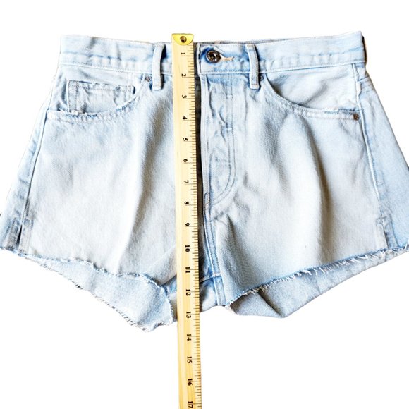 Levi's Strauss Casual Summer Retro Women's Cheeky High Short. Size 27 - Picture 2 of 9
